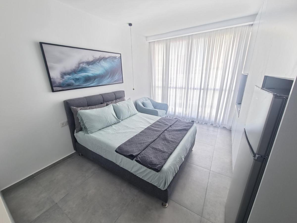 חוויה בכיכר Netanya Exterior foto