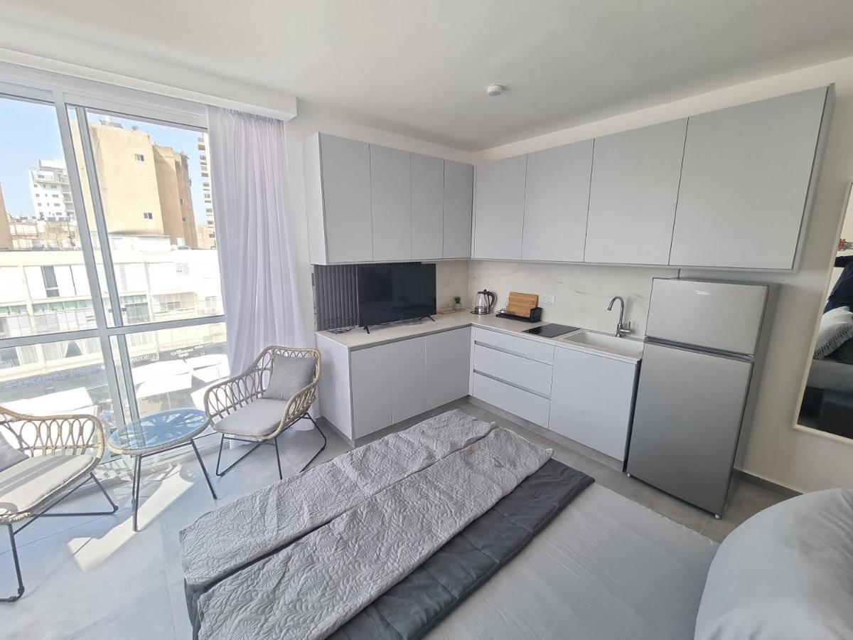 חוויה בכיכר Netanya Exterior foto