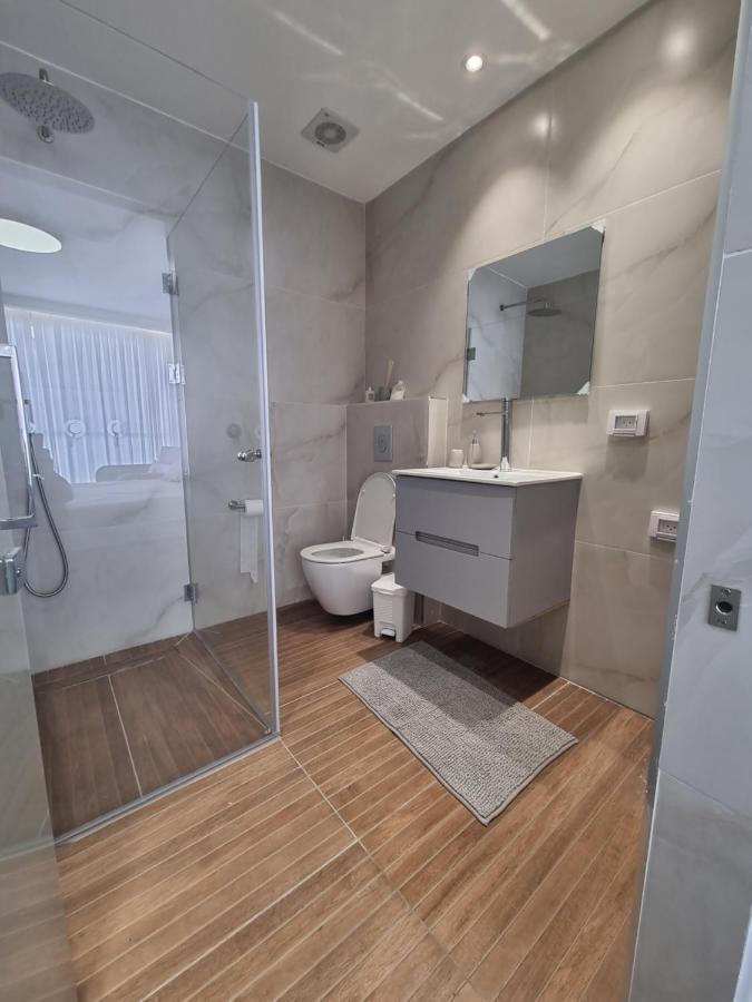 חוויה בכיכר Netanya Exterior foto