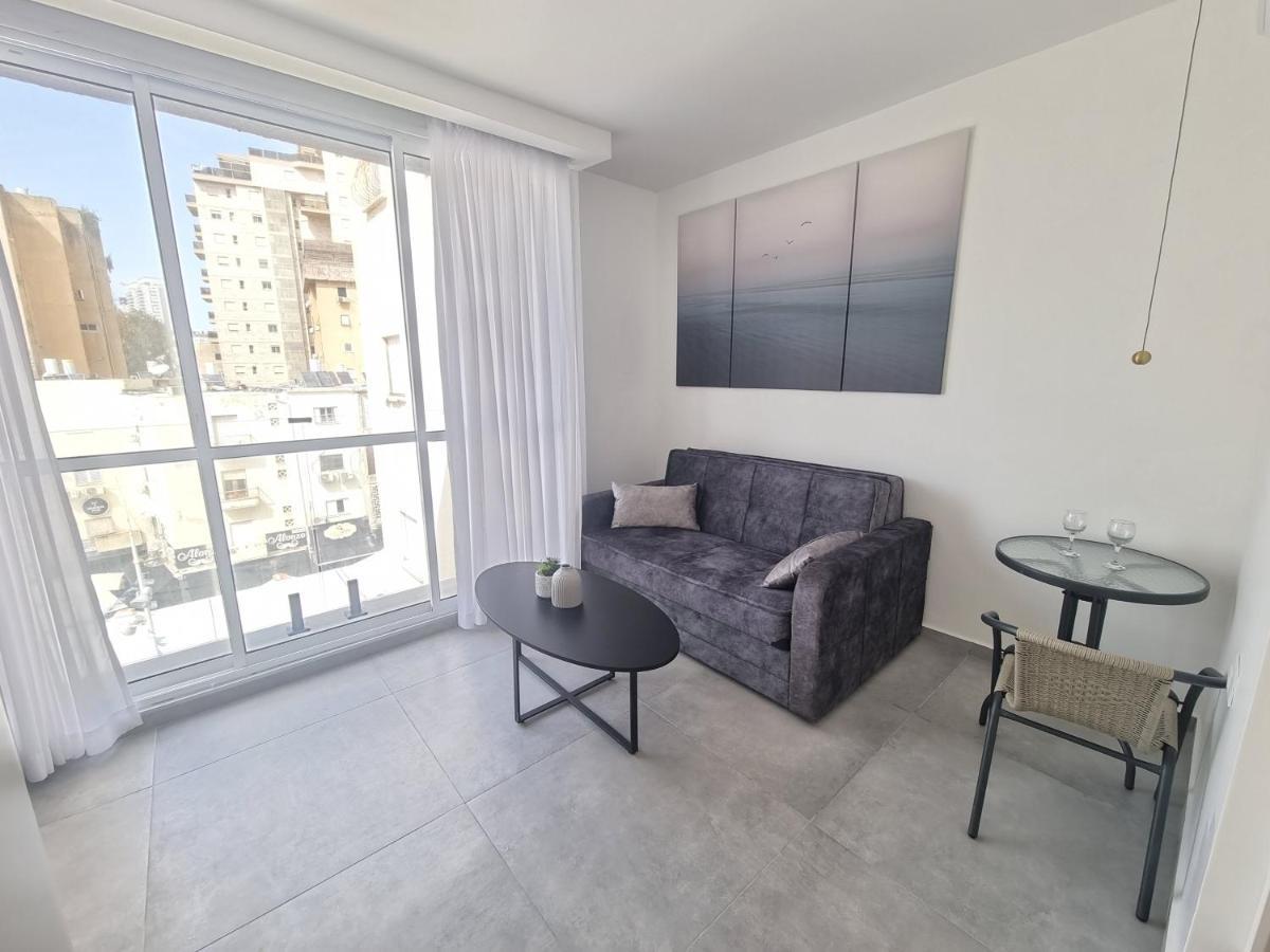 חוויה בכיכר Netanya Exterior foto