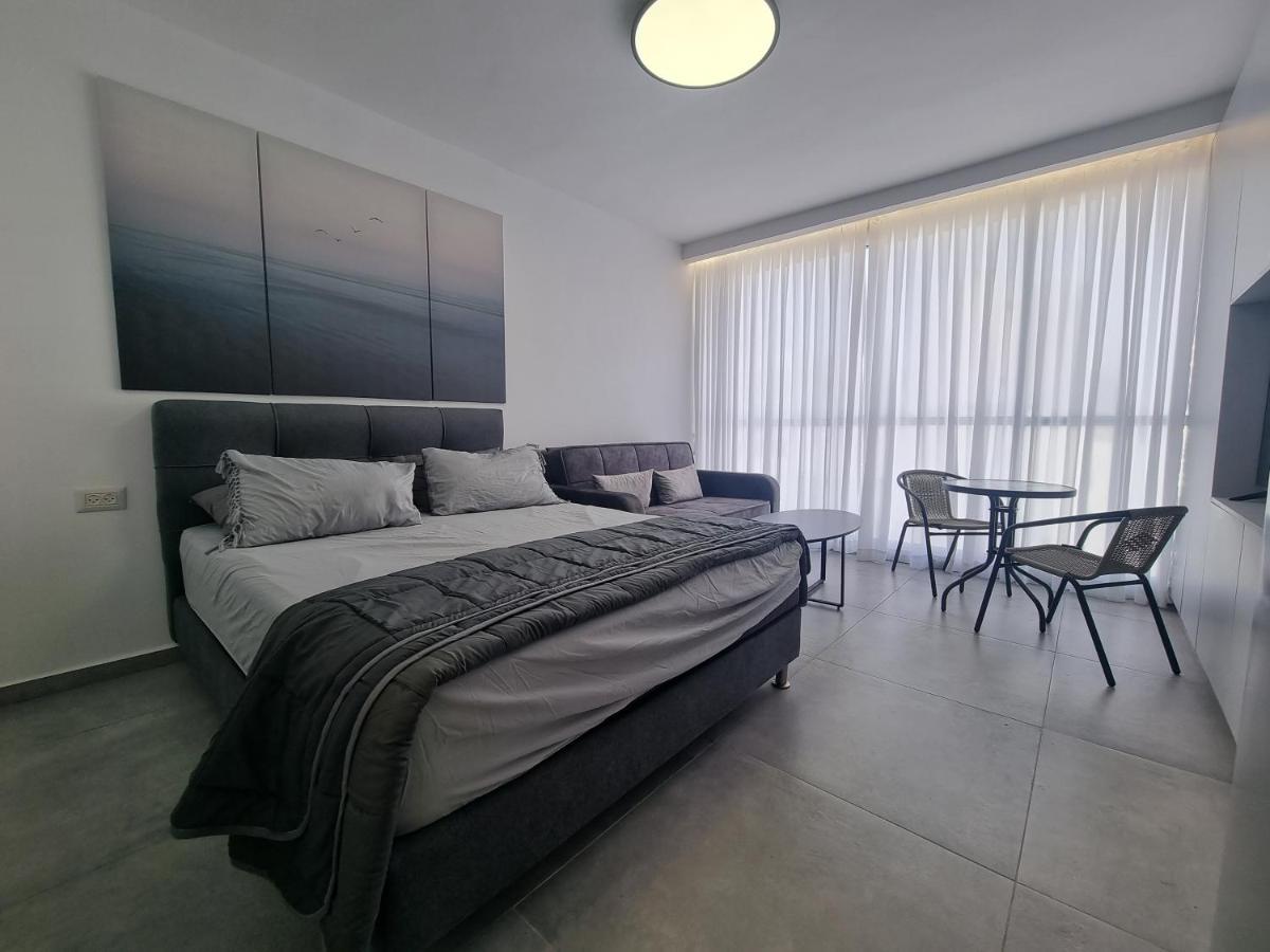 חוויה בכיכר Netanya Exterior foto