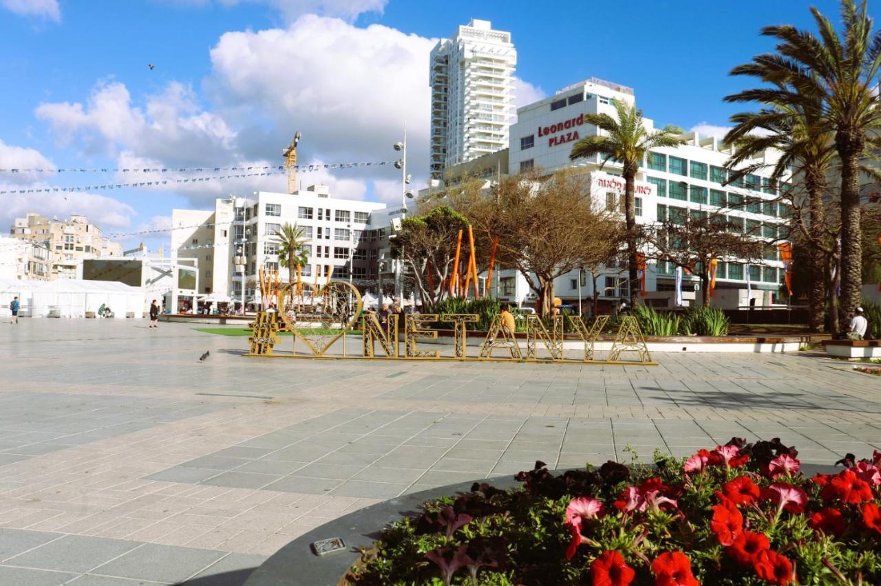 חוויה בכיכר Netanya Exterior foto