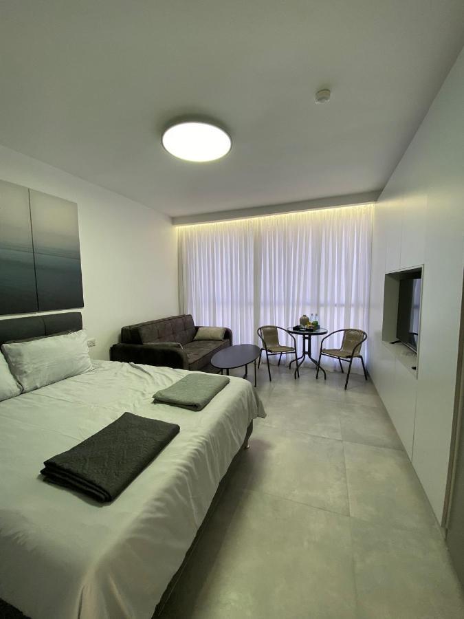 חוויה בכיכר Netanya Exterior foto