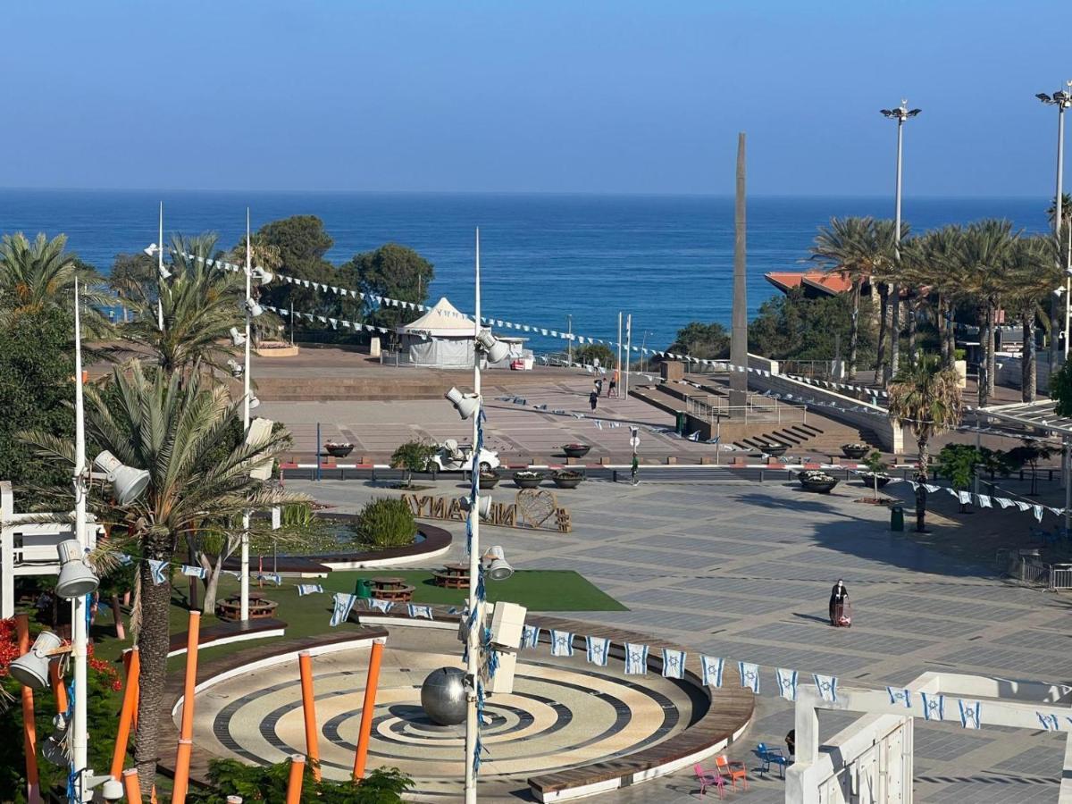 חוויה בכיכר Netanya Exterior foto